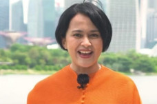 Tinggal di Singapura,...