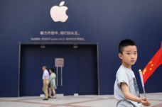 Karyawan Apple Ancam...