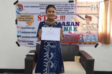 Roslinda, Remaja asal...