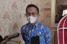 42 Orang Tenaga Kesehatan...