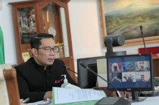 Ridwan Kamil Sambut...