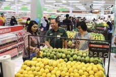 Eks Karyawan Giant Diprioritaskan...