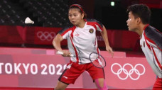 Sabet Emas Olimpiade...