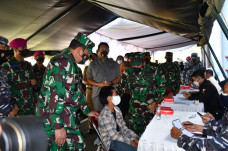 TNI AL Gelar Vaksinasi...