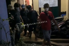 Pencuri Ponsel dan Uang...