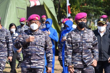 Korps Marinir Gelar...
