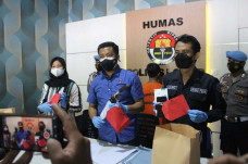 Demi Bisa Konsumsi Narkoba,...