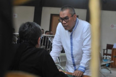 Bupati Nonaktif Muara...