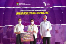Bupati Tangerang Gratiskan...