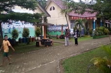 Sekolah Dijadikan Tempat...