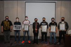 RIOT Pecahkan Rekor...