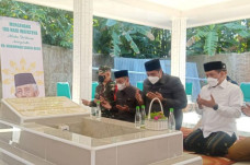100 Hari Wafat, Bupati...
