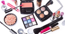 Memakai Make up Waterproof,...