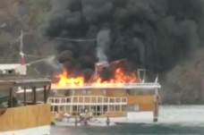 Kapal Pinisi Terbakar...