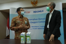 Indofood Serahkan 100...