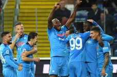 Napoli Puncaki Klasemen,...