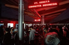 Pohon Tumbang, KRL Commuter...