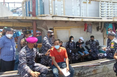 6 Bulan di Laut, Nelayan...