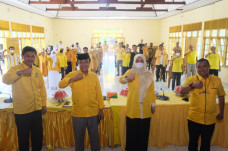Golkar Maros Pecat Kadernya...