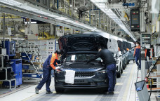 Industri Otomotif Sekarat...