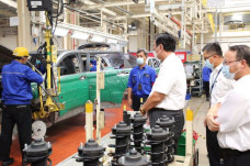 Sambangi Pabrik Wuling,...