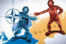 NATO Usir 8 Diplomat...