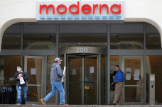 Moderna Bakal Guyur...