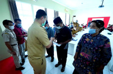 Bupati Pangkep Bagikan...