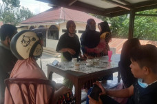 Kirim Foto-foto Telanjang...