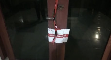 Jelang Tengah Malam,...