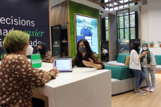 Manulife Dorong Digitalisasi...
