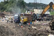 Sampah Mulai Menumpuk,...