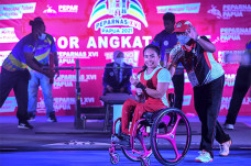 Ni Nengah Widiasih Pecahkan...