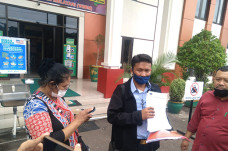 Gunakan Adat Batak,...