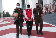 Tersangka Korupsi Kredit...