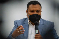 Reshuffle Kian Santer,...