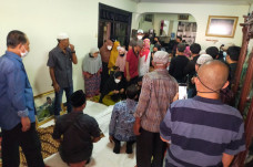 Jenazah Max Sopacua...