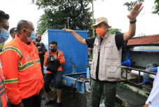 Cek Rumah Pompa, Ganjar...