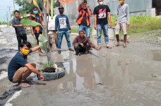 Rusak Berat, Jalan Karang...