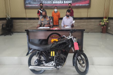 Kakek di Bangka Barat...
