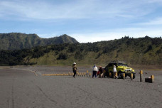 Harga Sewa Jeep Bromo,...