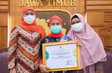 Pelajar SMP di Surabaya...