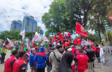 Gugatan Buruh Dikabulkan,...