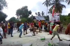 Geger, Ratusan Warga...