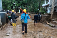 10 Gardu Listrik Rusak...