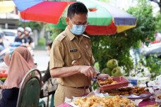 Wali Kota Edi Kamtono...
