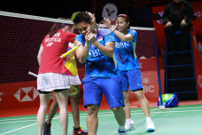 Bertahan di BWF World...