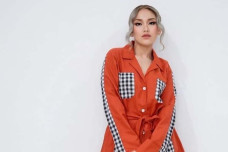 4 Bisnis Ayu Ting Ting...