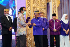 Dihadiri Sandiaga Uno,...