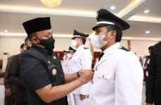 Lantik 9 Kades, Bupati...